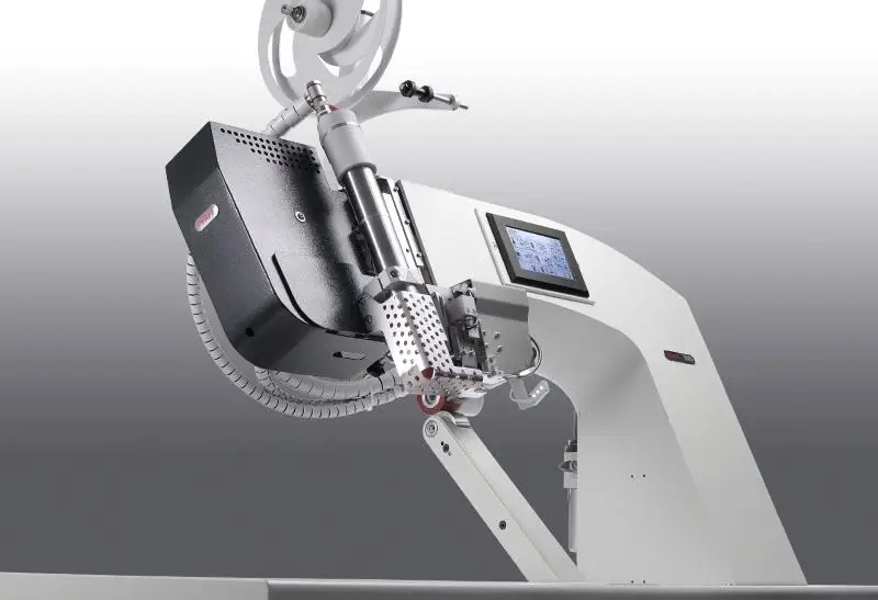Máquina de termosellar PFAFF 8303ix de columna para confección técnica