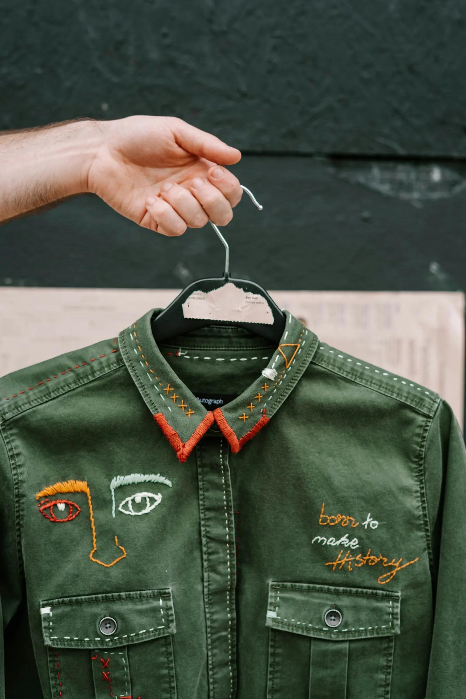 Chaqueta con parches bordados
