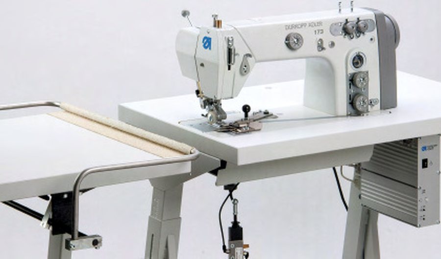 Puesto de doble cadeneta con puller para coser el canesú
