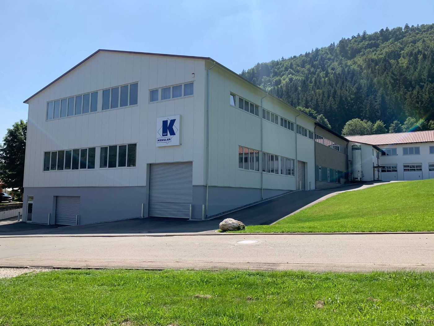 Edificio de la sede y fábrica de KESSLER en Nusplingen, Alemania